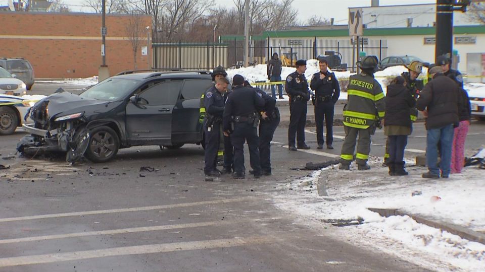 Passenger injured in Lake Avenue crash dies