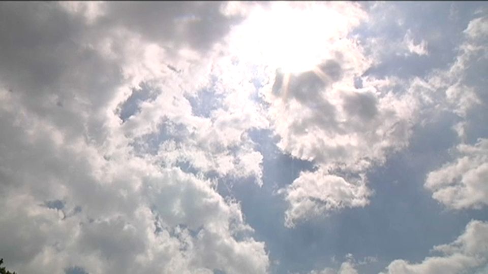 Cold Front Moves Through Thursday Morning