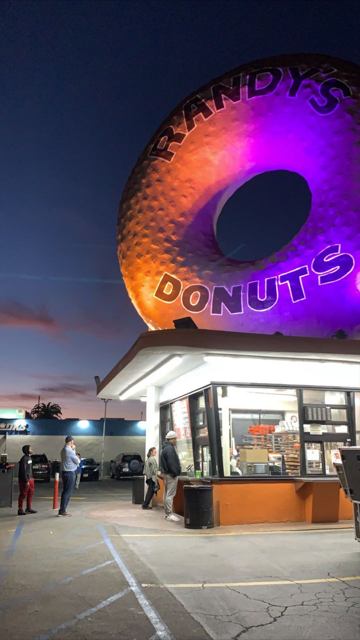 Randy's Donuts (Inglewood) is celebrating the life of Kobe Bryant and mourning his passing by lighting up their world-famous giant donut in the Lakers' signature colors - purple and gold.
