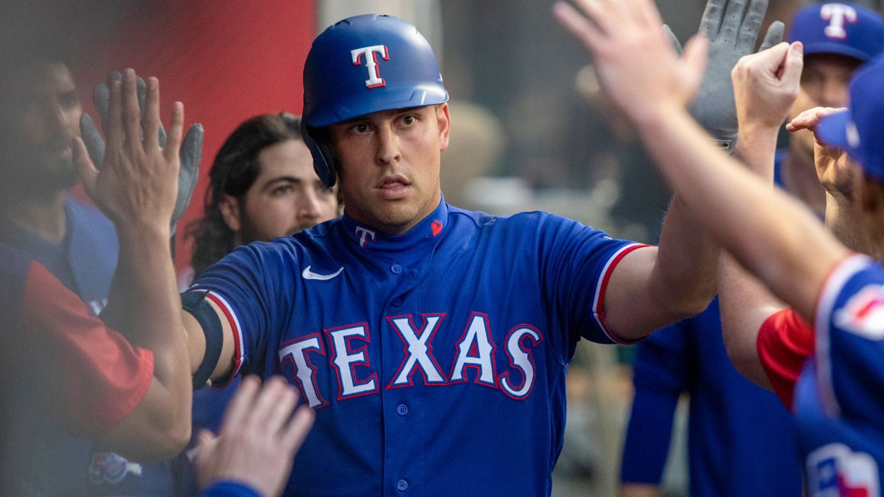 Angels' Ohtani hits second dinger vs. Rangers to take AL home run lead