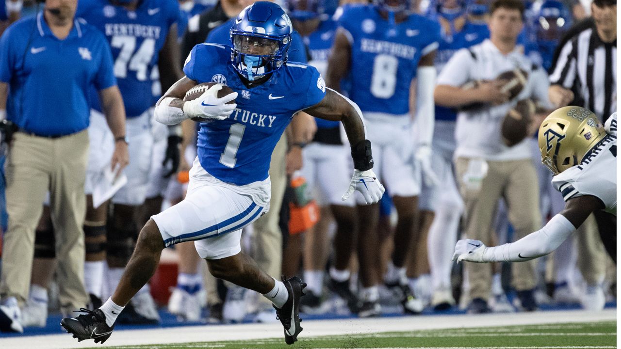 Kentucky rallies twice to outlast Eastern Kentucky 28-17