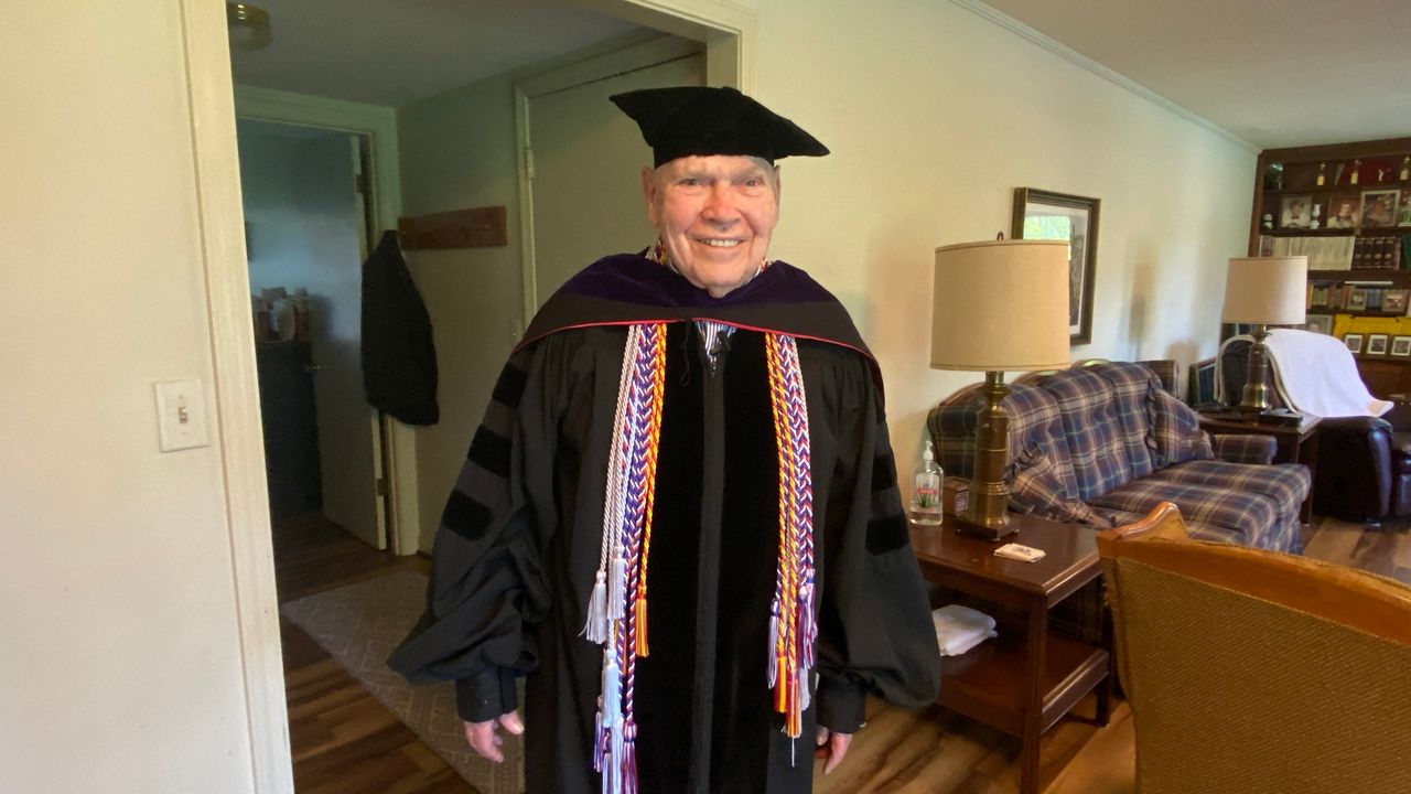UofL grad walks in commencement ceremony 66 years later