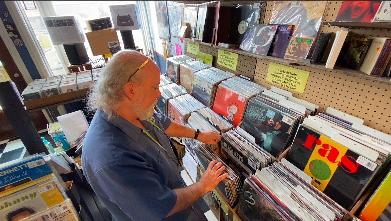 Vinyl records sales hit 1 billion in 2021, 40year high