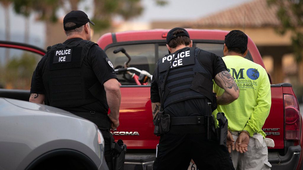 Agentes de ICE en una de las recientes redadas.