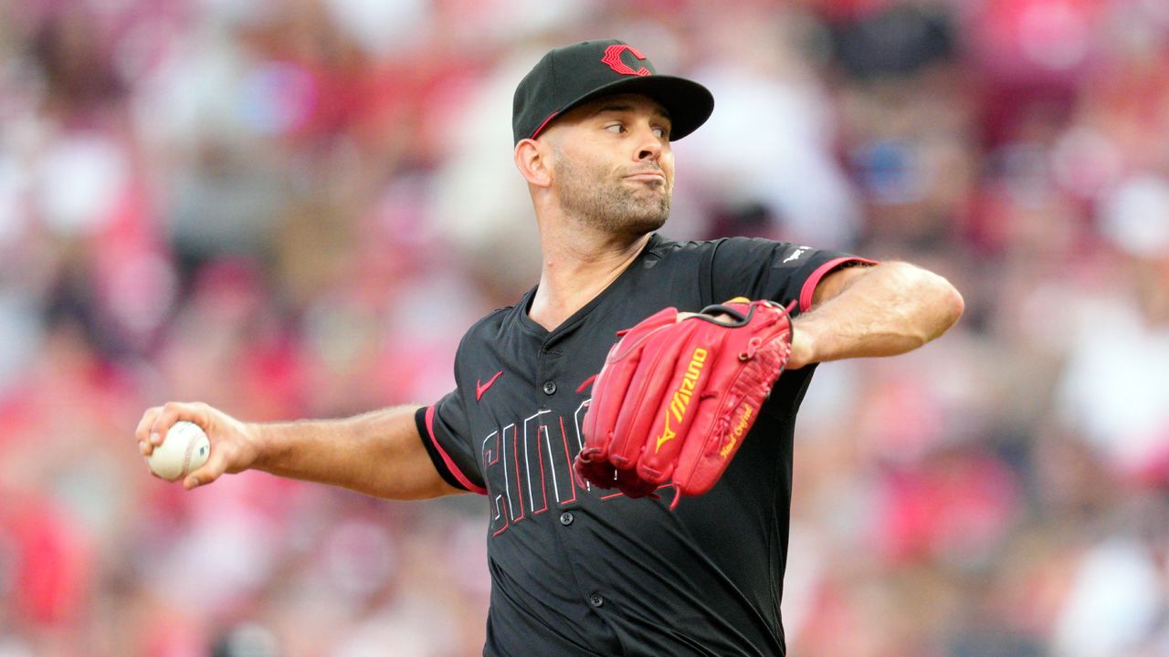 Cincinnati Reds pitcher Nick Martinez throws in the third inning of a baseball game against the Kansas City Royals in Cincinnati, Friday, Aug. 16, 2024. (AP Photo/Jeff Dean)