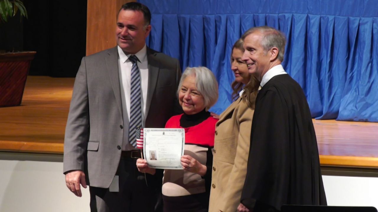 naturalization ceremony photo pose