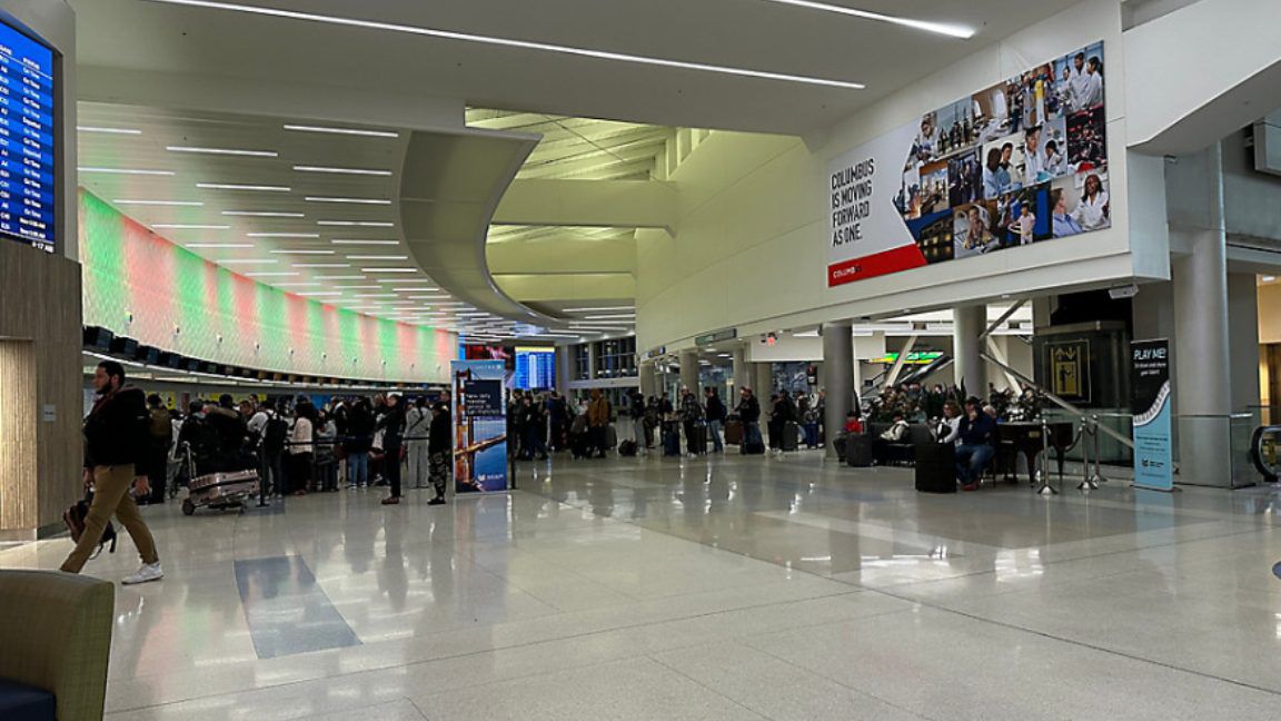 A line of travelers wait to check their bags at John Glenn Columbus International Airport. (Spectrum News 1/ Kennedy Chase)