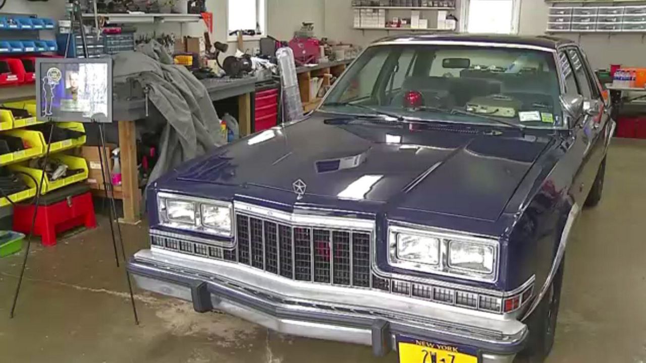Friends fix Christopher Skinner's car in honor of him