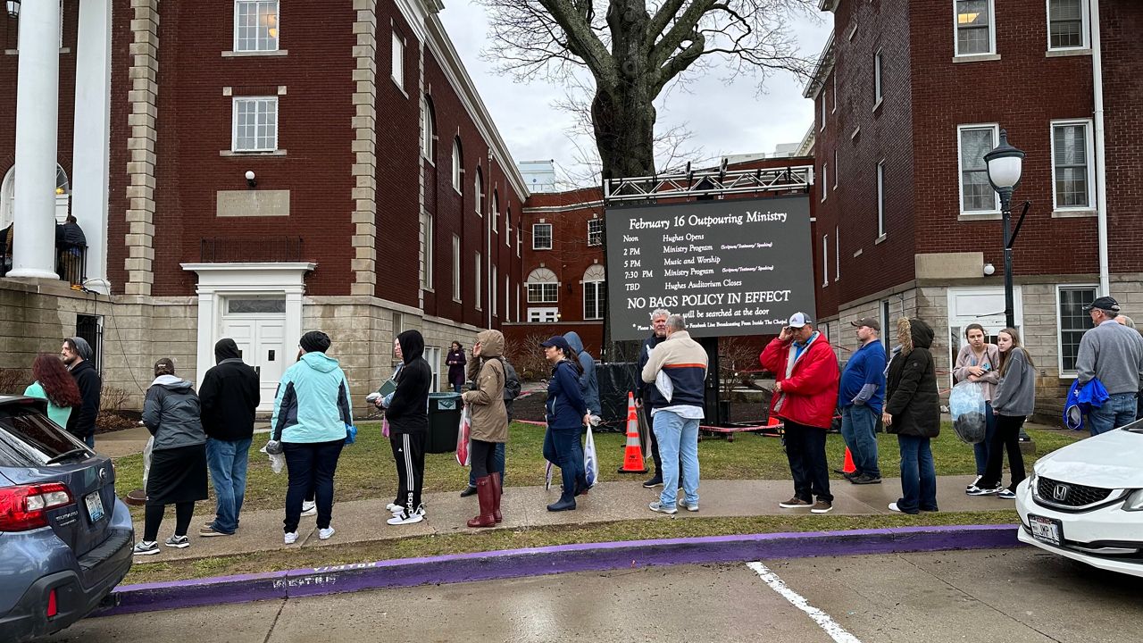 Thousands Flock To Revival At Asbury University 0769