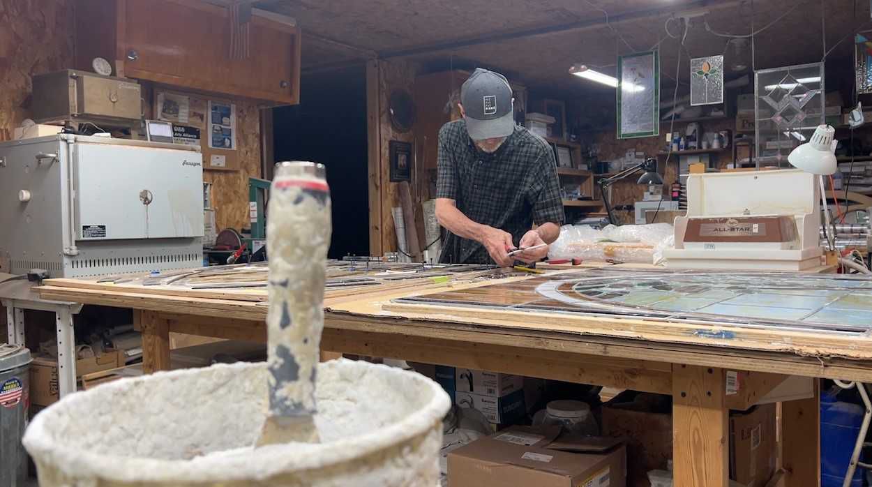 Janesville man works to keep art of stained glass work alive