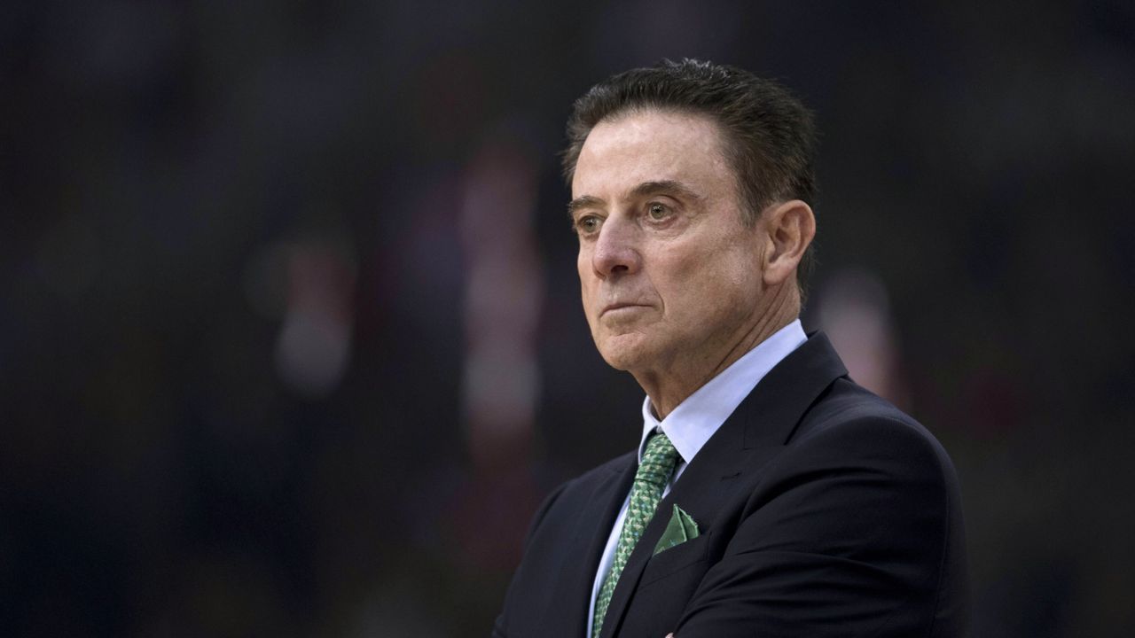 Pitino returns to big-time college hoops under MSG spotlight with challenge ahead at St. John's