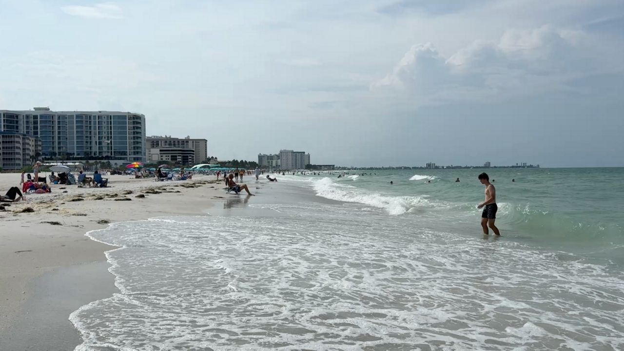 Simulator teaches Sarasota County residents how to survive rip currents
