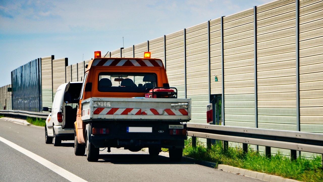 Roadside assitstance on a highway.