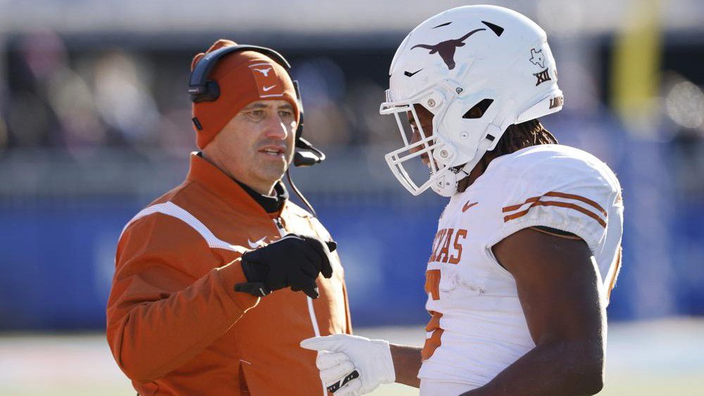 Robinson runs for 243 yards, 4 TDs as Texas routs KU 55-14