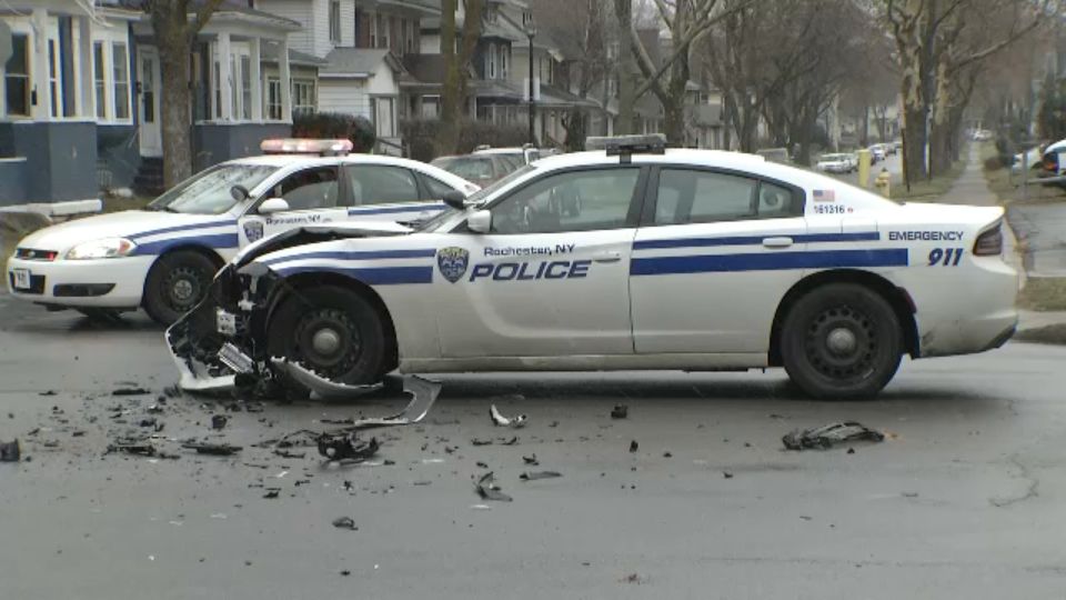 rochester police car accident