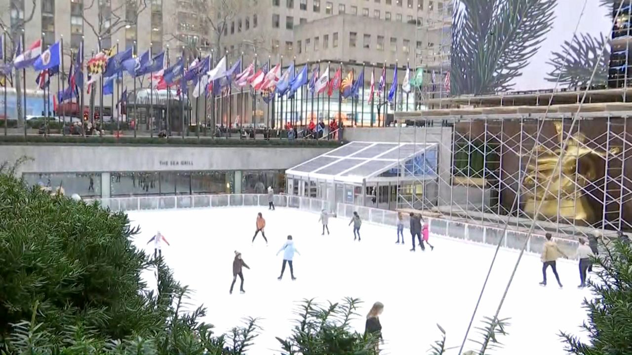 They expand pedestrian space in the streets of Rockefeller Center