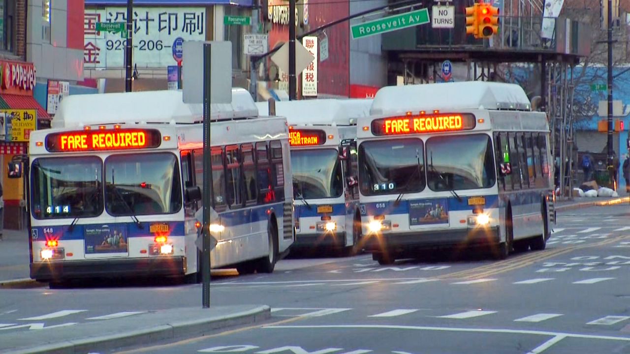 Warning to Drivers Caught in Main Street Busway in Flushing Will Get a ...