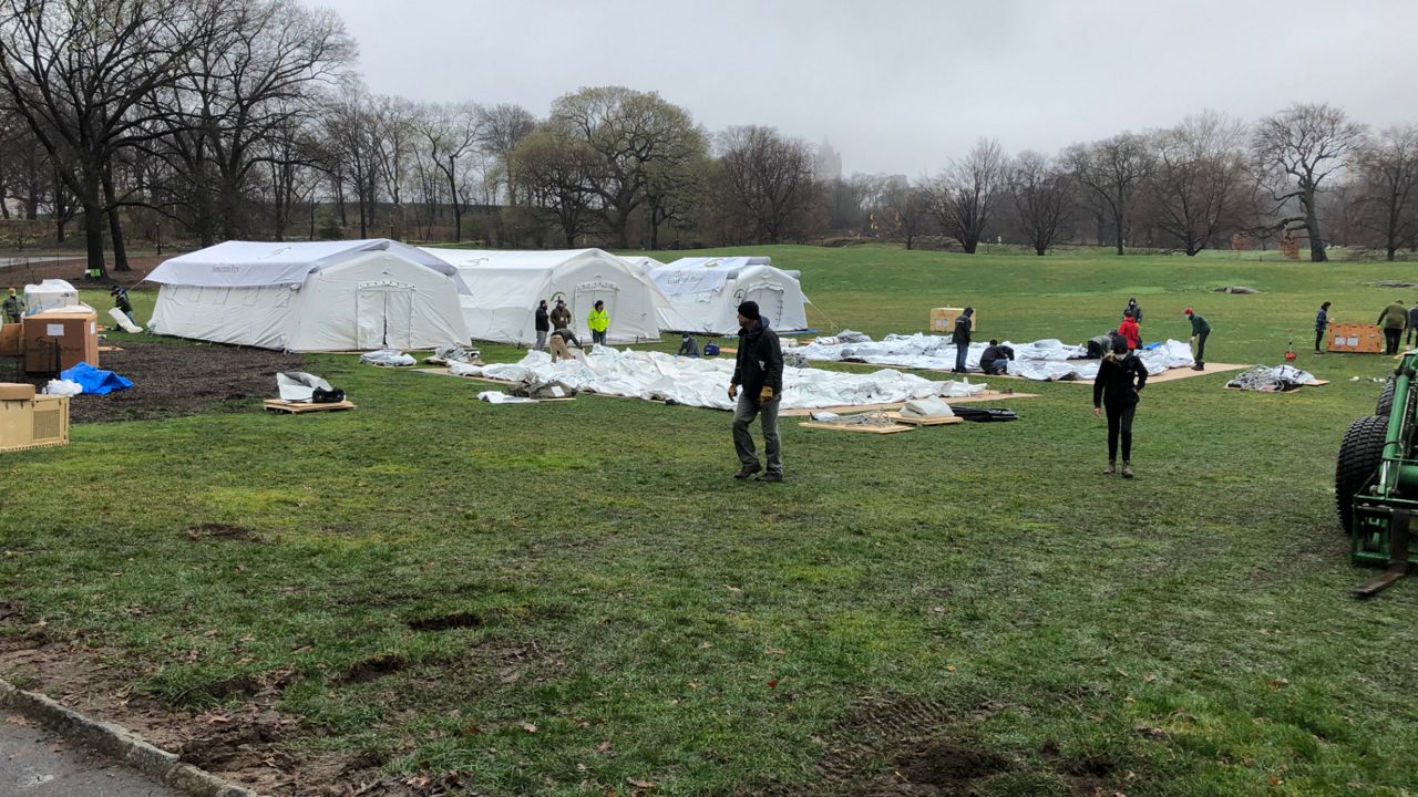 Inicia la construcción de un hospital temporal en el Central Park