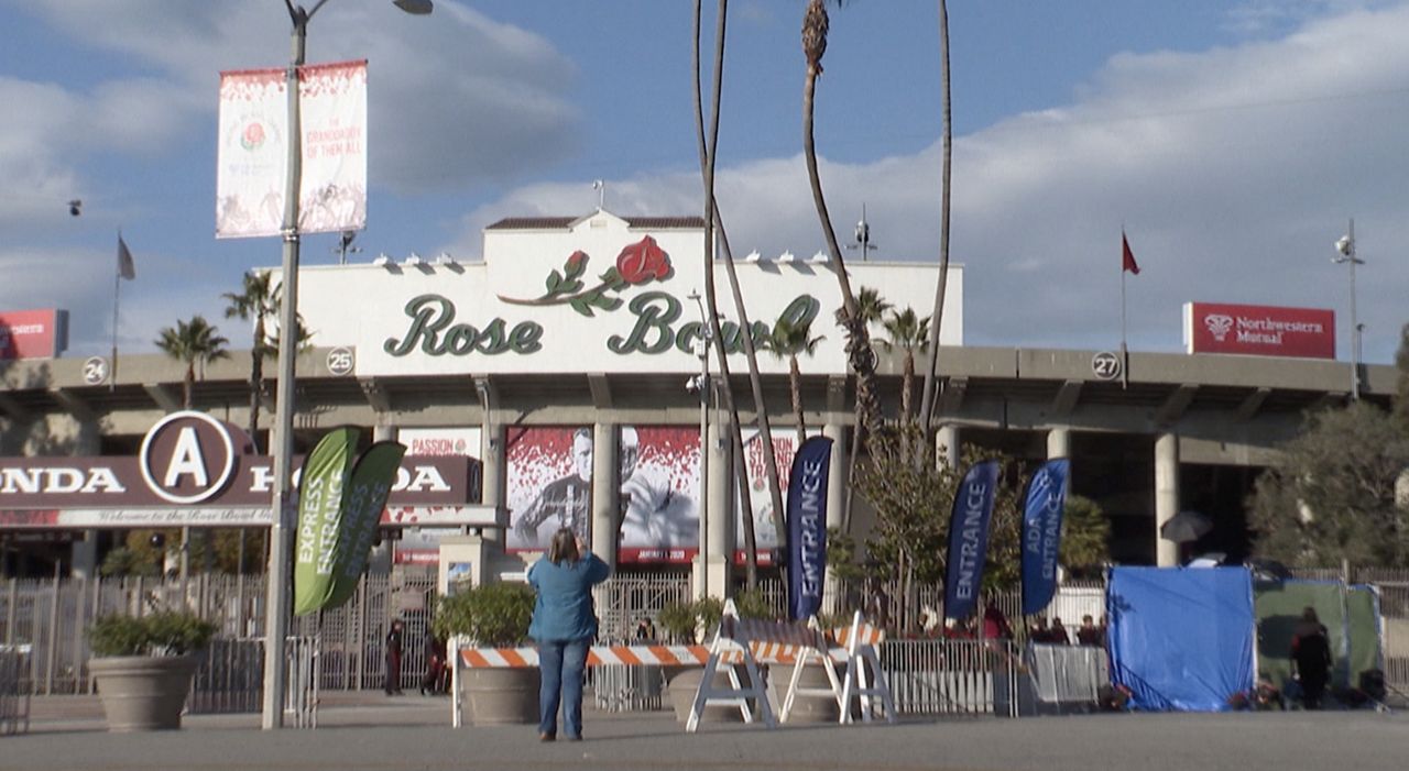 Rose Bowl Festivities Attract Visitors From Across US