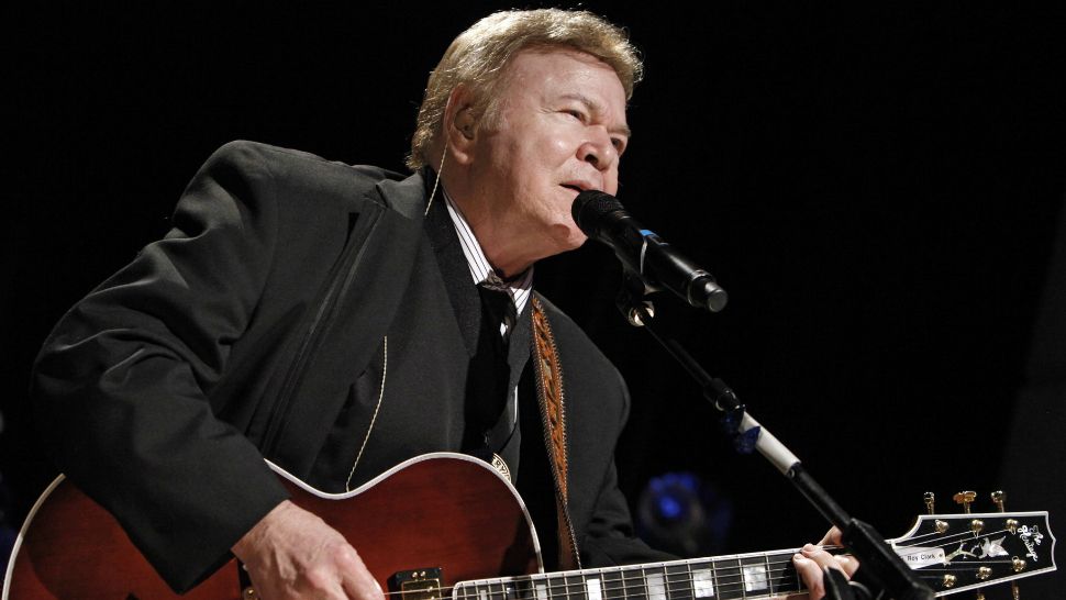 In this May 17, 2009, file photo, country music star Roy Clark performs after being inducted into the Country Music Hall of Fame in Nashville, Tenn. (AP Photo/Mark Humphrey/File)