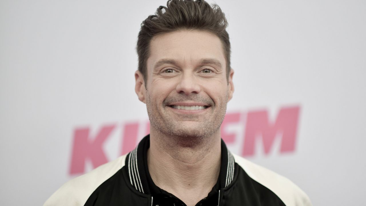 Ryan Seacrest debuts as new ‘Wheel of Fortune’ host