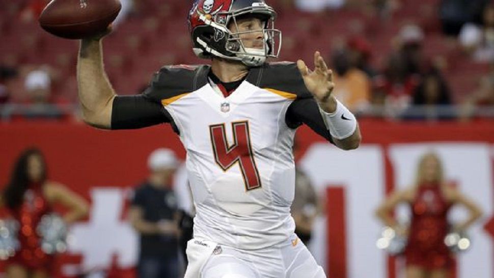 Tampa Bay Buccaneers re-sign 2018 third-string quarterback Ryan Griffin