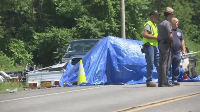 2 dead after crash in Warren