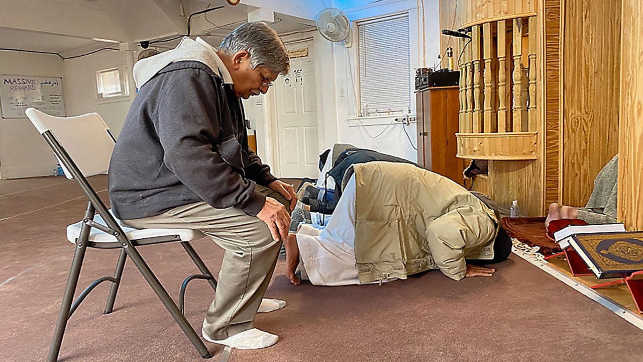 Cleveland mosque provides community to refugees