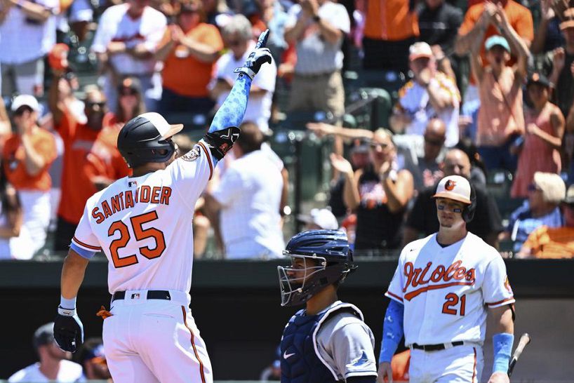 Santander hits 9th-inning homer to give the Orioles a 1-0 win in