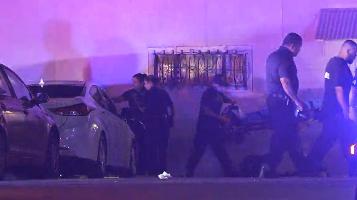 Shooting outside San Antonio sports bar kills 3, wounds 2