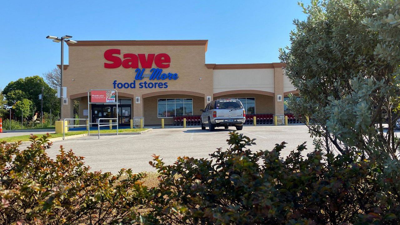 The exterior of the Save U More grocery store located in the Highland Hills neighborhood of South Dallas. (Stacy Rickard/Spectrum News 1)