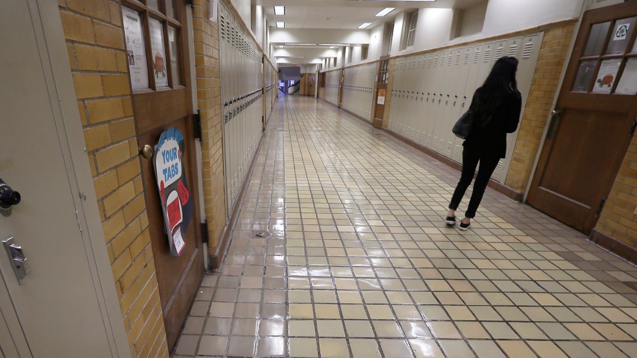 纽约议员希望限制学校封锁演习