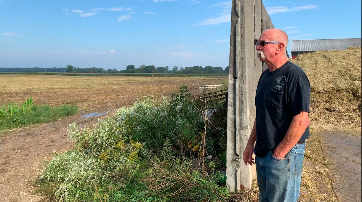 Wisconsin Farmer Lends Helping Hand to Fellow Farmer