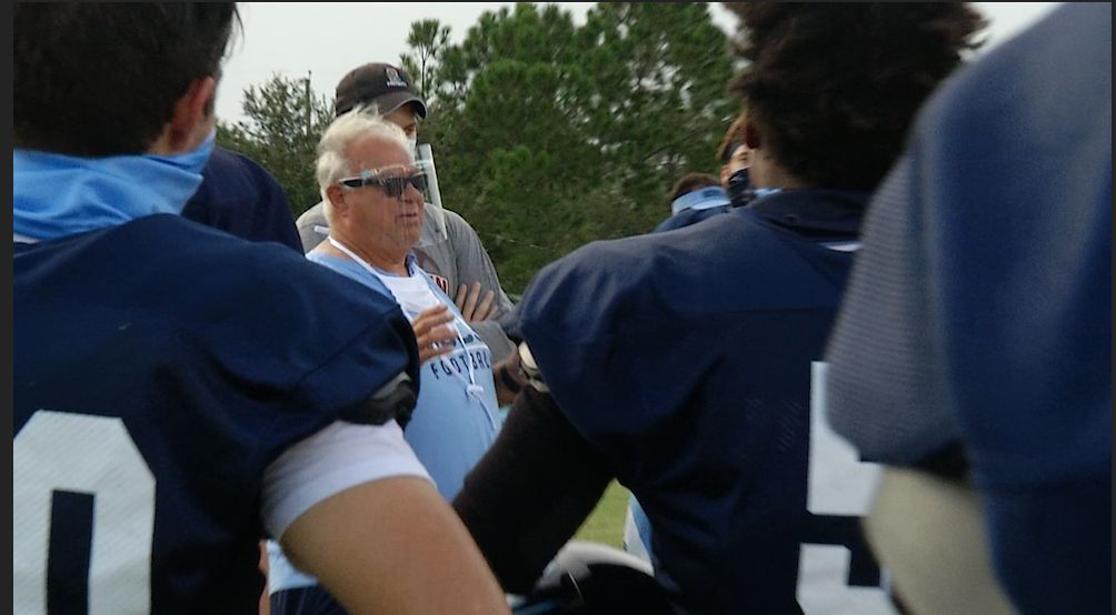 Tom Brady, Bucs players take the field at Tampa's Berkeley Prep