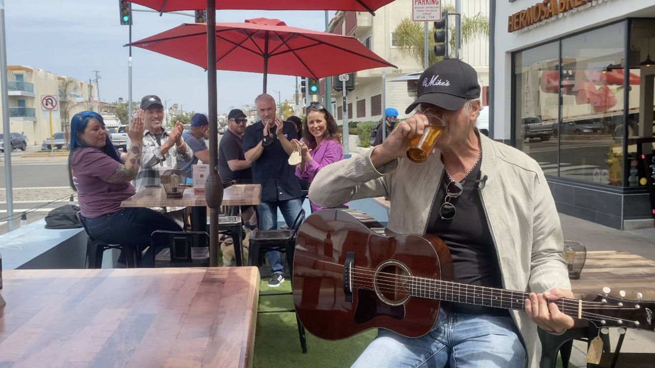 Hermosa Beach approves ordinance to allow outdoor live music