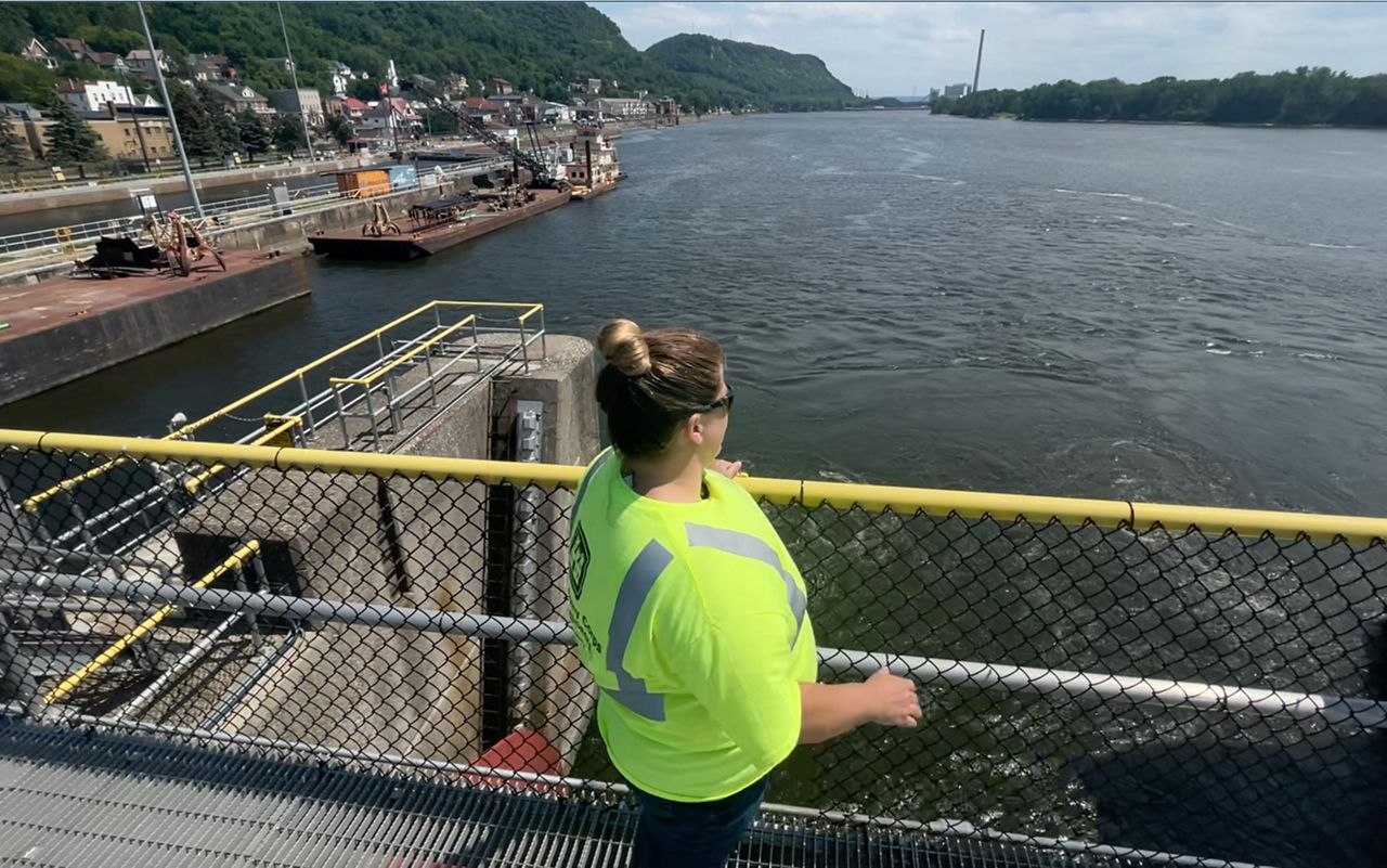 Who is Behind the Controls of Lock And Dam Number 4