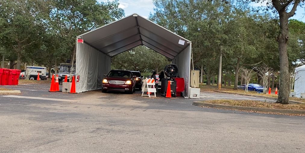 Dozens of cars lined up Wednesday to get a COVID-19 test at Barnett Park. (Spectrum News 13/Eric Mock) 