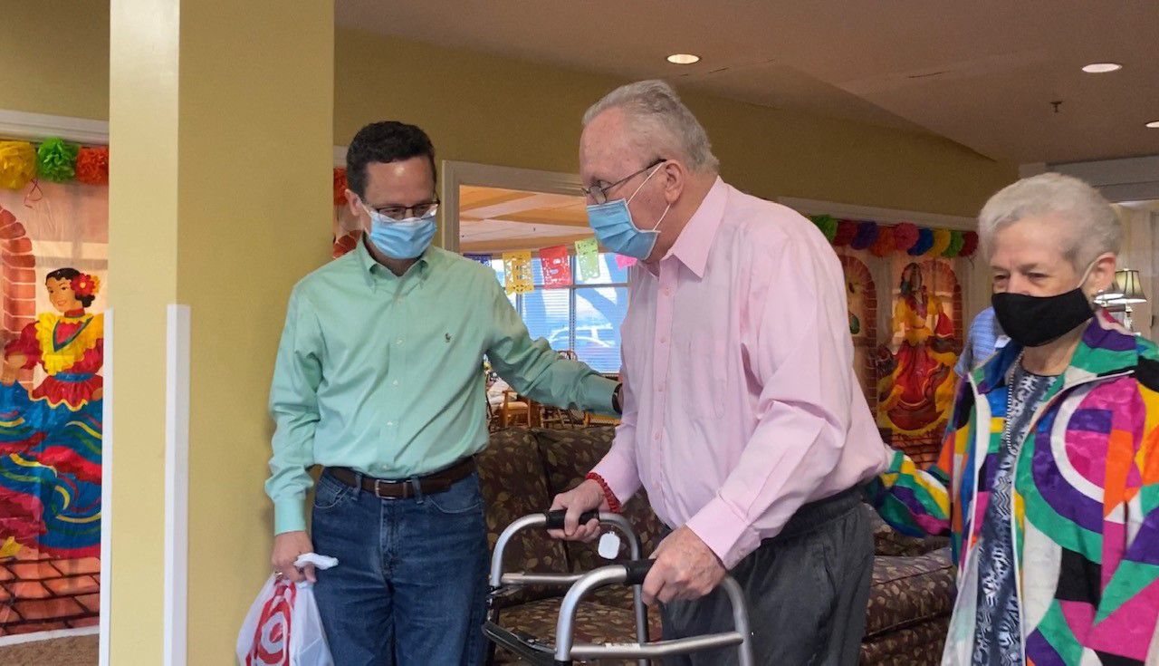 left to right: Cody Knowlton walks with his parents David Knowlton and Jane Knowlton. (Jose Arredondo/Spectrum News 1)