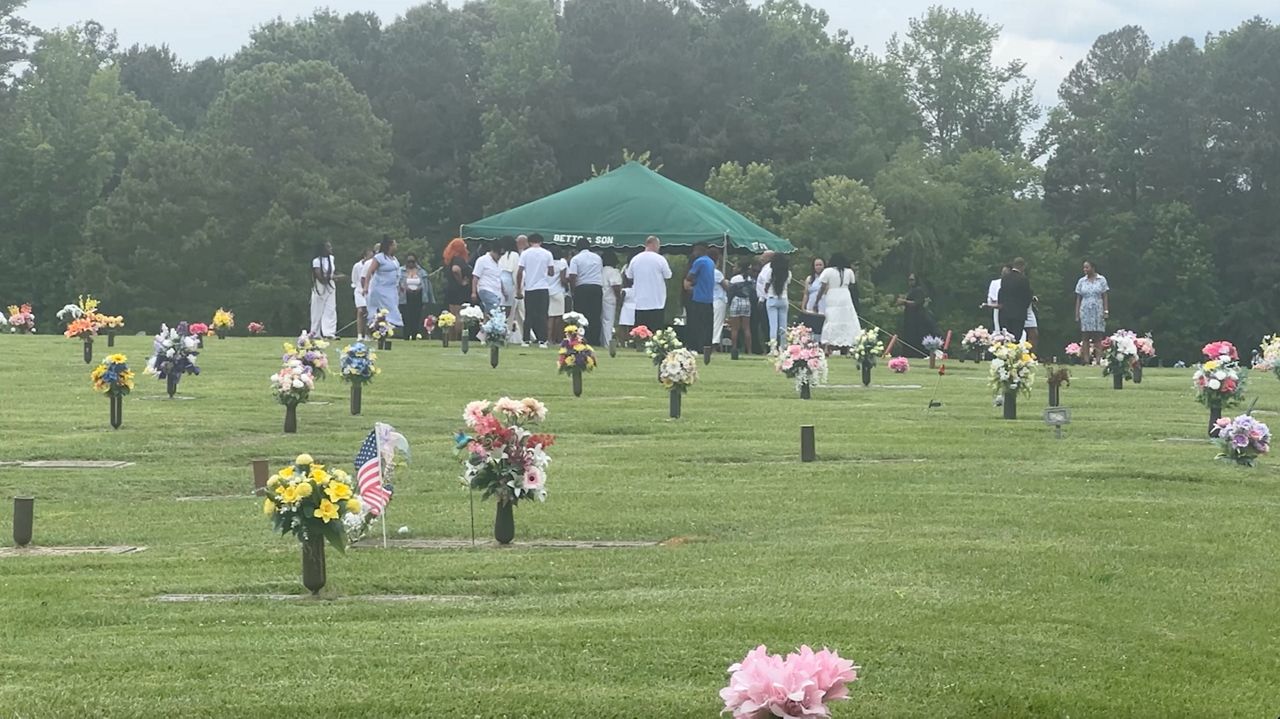 Family, loved ones of Kemari Morgan gather at Meadowview Memorial Park