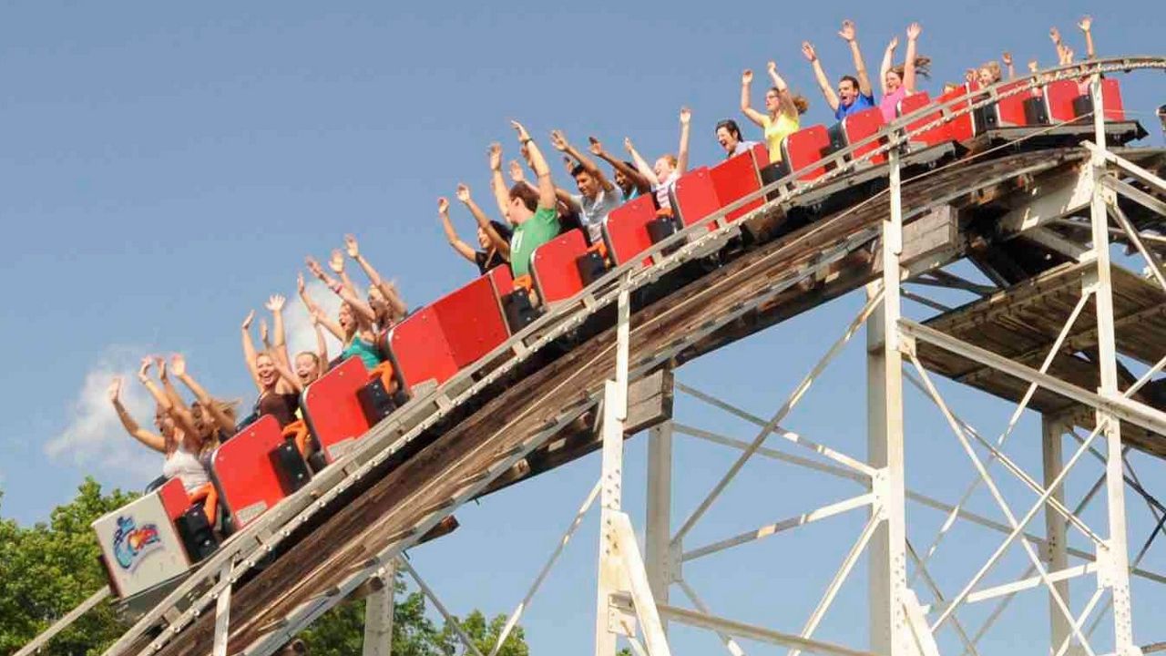 Six Flags' Colossus wood roller coaster to close Saturday - Los Angeles  Times