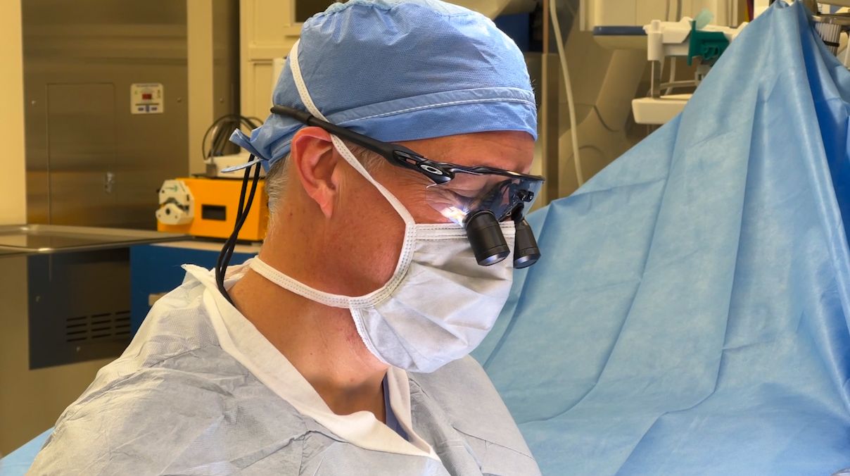 Plastic surgeon takes skills from the Air Force into the OR