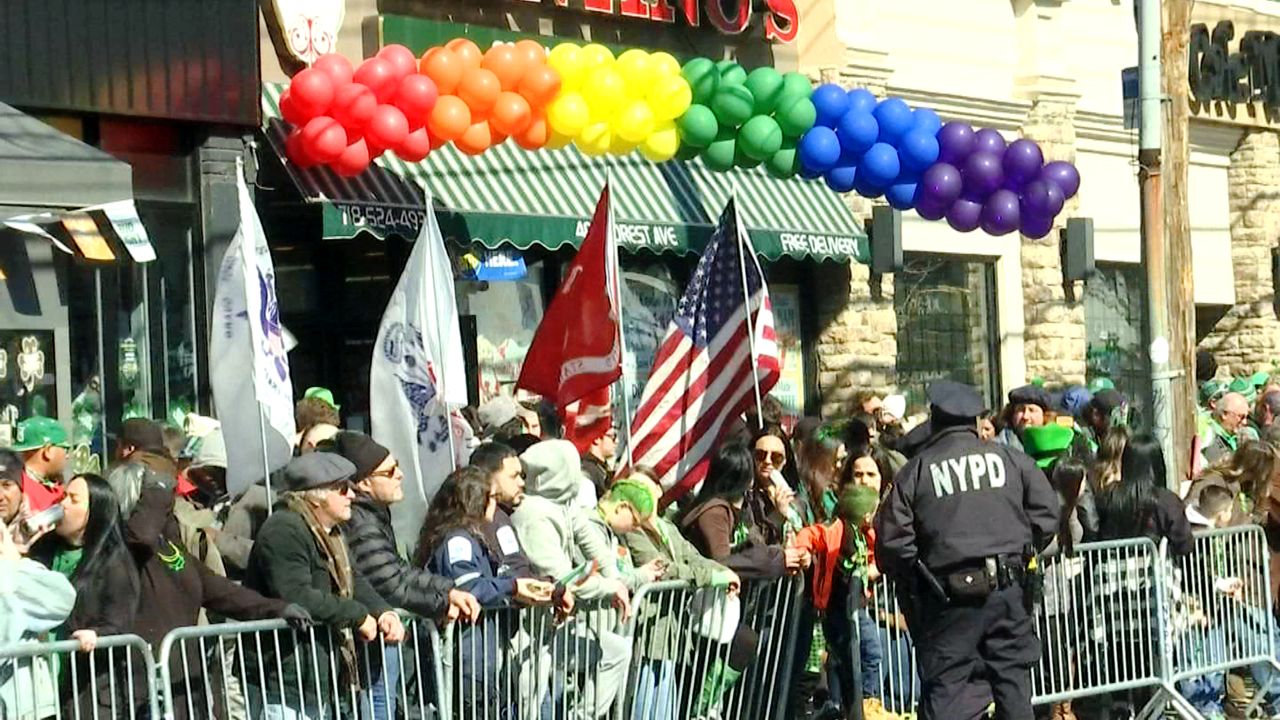 Staten Island St. Pat's Parade Lined with Pride