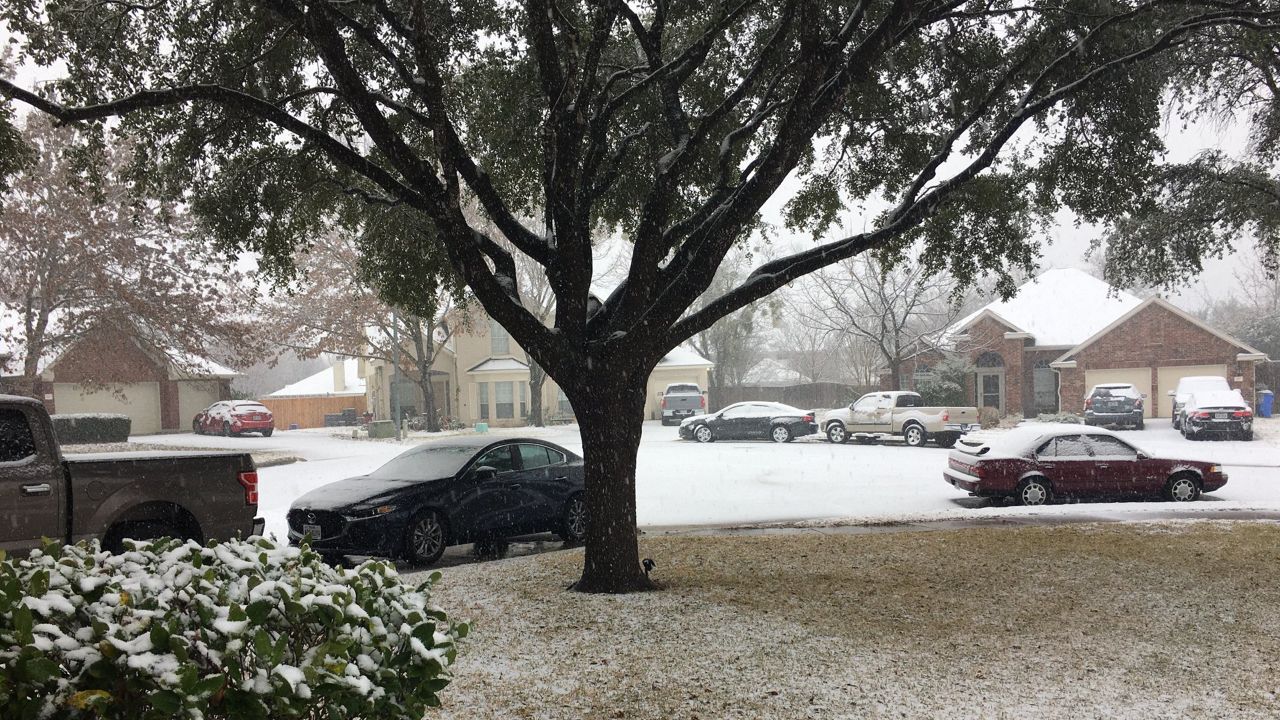 Photo of snow in a neighborhood north of Austin, Texas (Dan Robertson/Spectrum News)