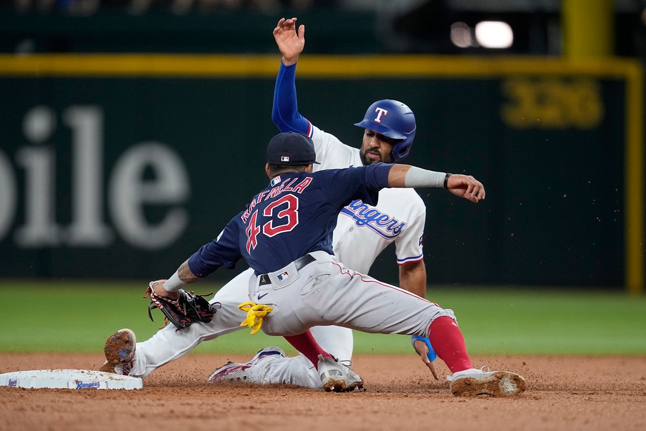 Rangers shortstop Corey Seager doubles, drives in two runs in