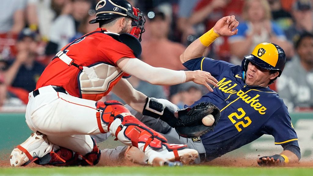 Brewers outfielder Christian Yelich hopes to avoid surgery in recovery from back injury