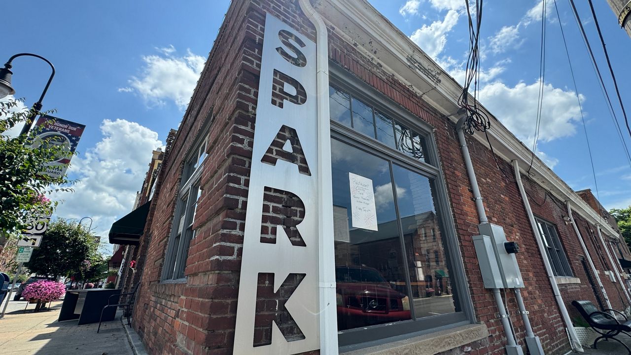 Woodford County pay it forward cafe closes dining space