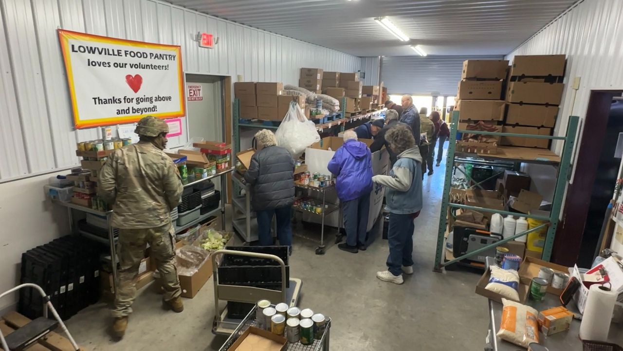 Fort Drum soldiers deliver food to Lowville for Thanksgiving