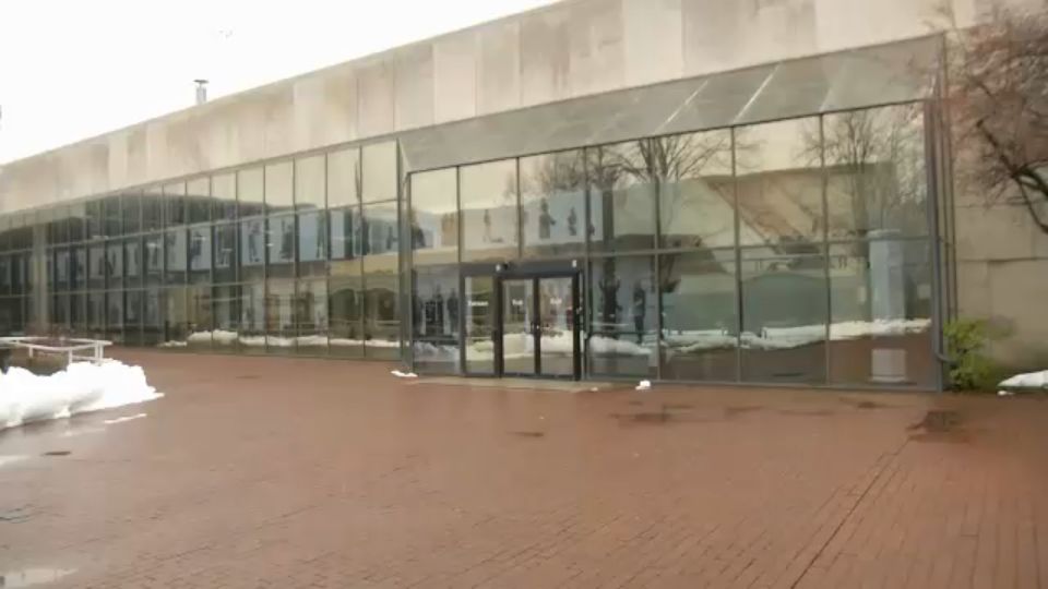 This picture works. It's of city court building