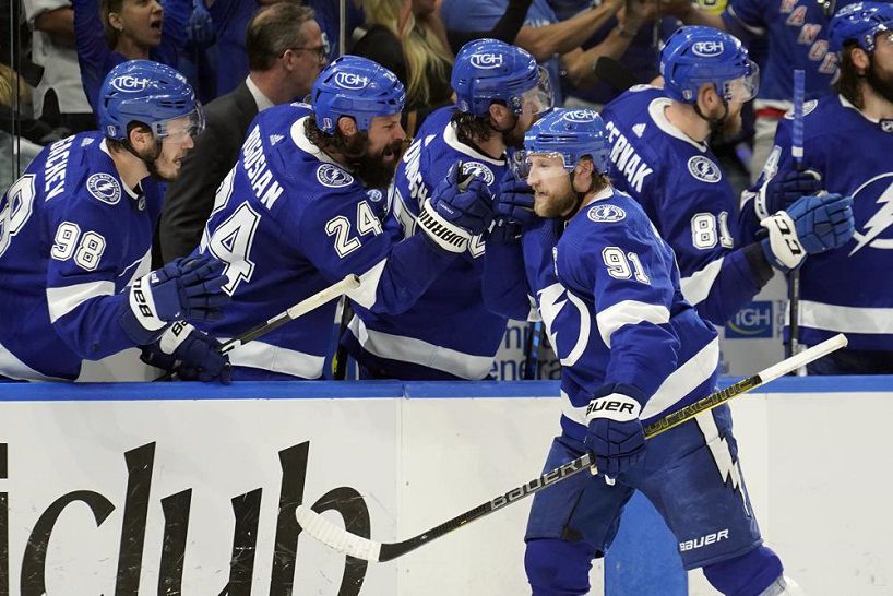 Steven Stamkos thriving in different role with Lightning