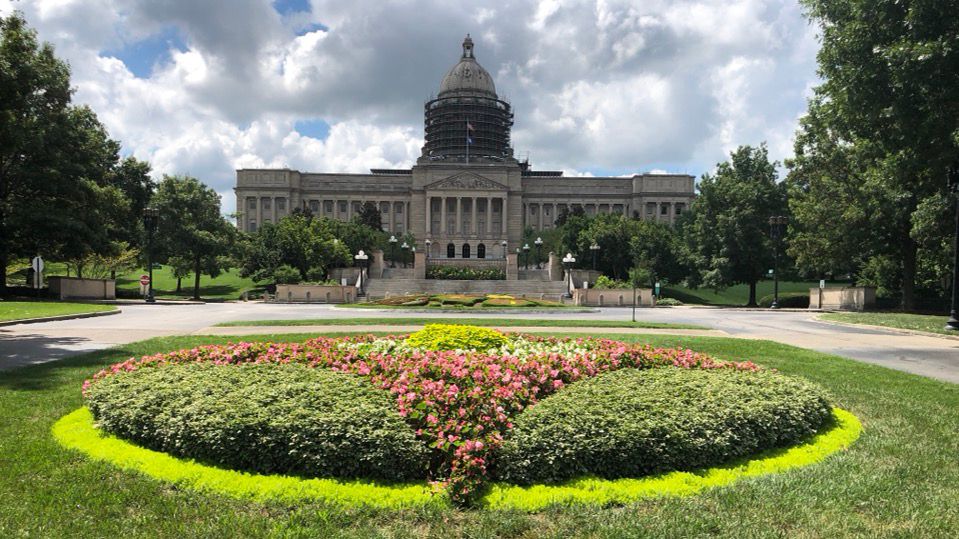 Kentucky House committee advances bill requiring moment of silence in schools